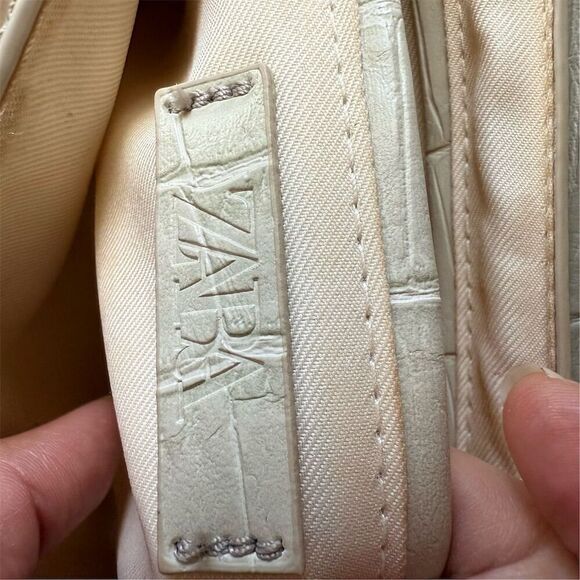 Zara Women's Off White Croc Embossed Baguette Shoulder Bag - Picture 8 of 12